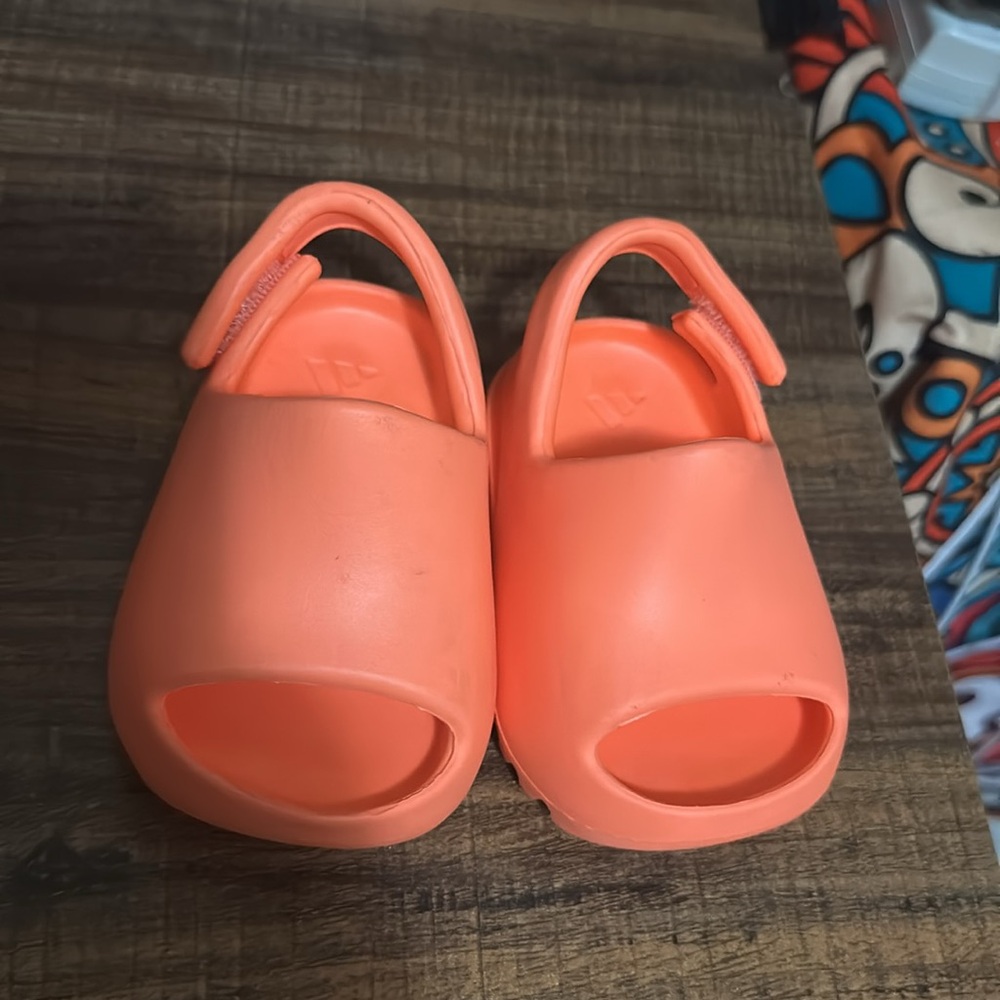 Yeezy - Picture 6 of 6